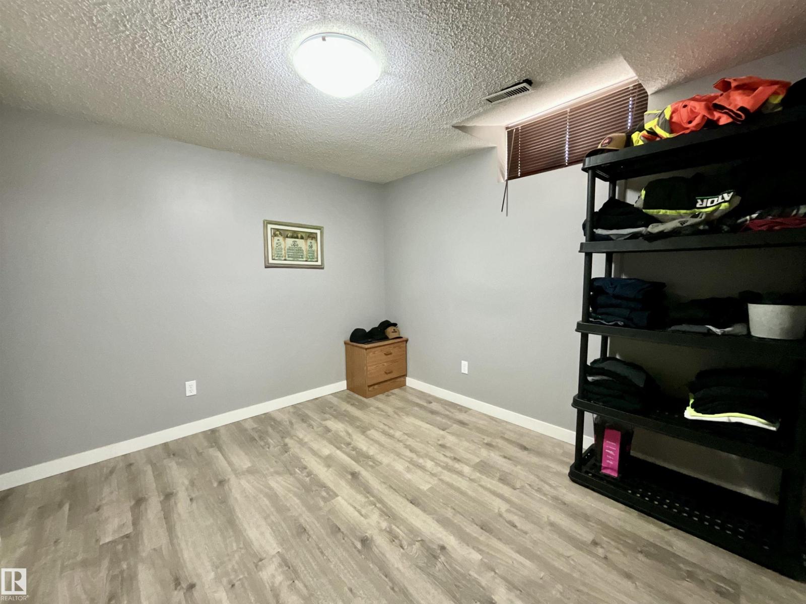 Photo 33 of 11031 166 Av Nw, Edmonton AB