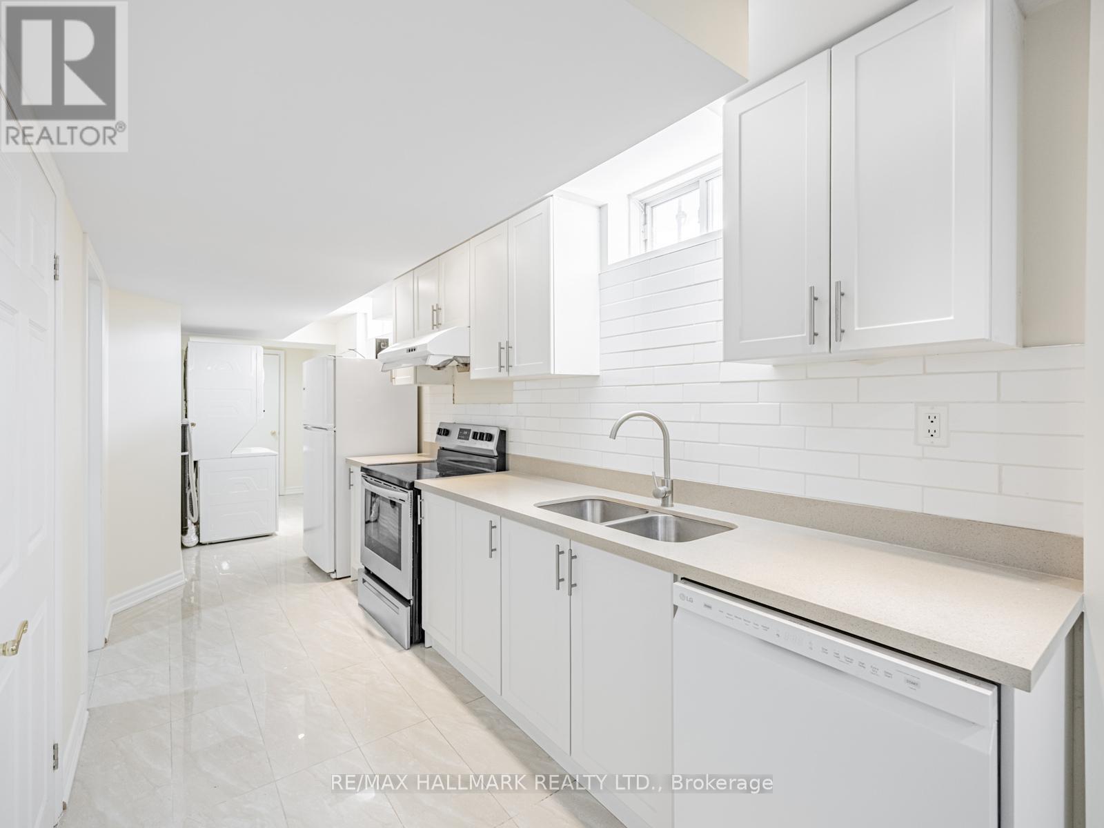 Photo 3 of 6630 Blackheath Ridge, Mississauga ON