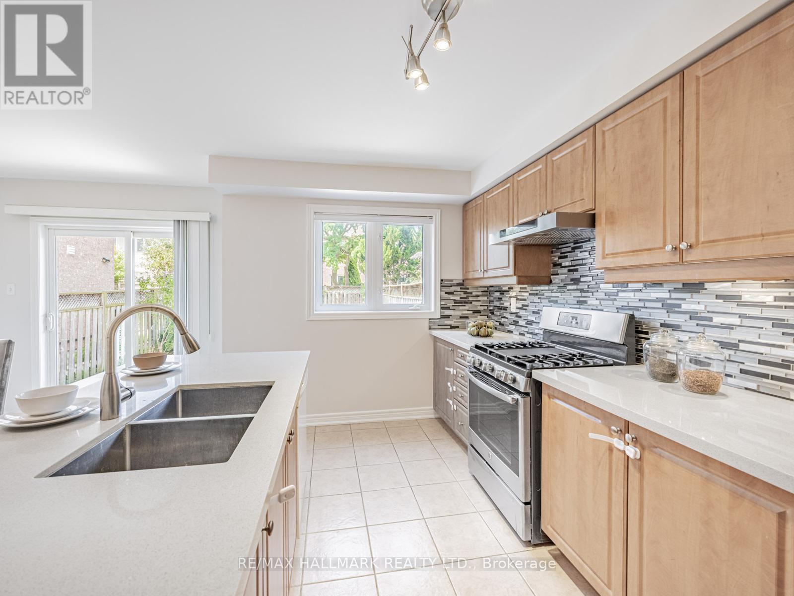 Photo 10 of 6630 Blackheath Ridge, Mississauga ON