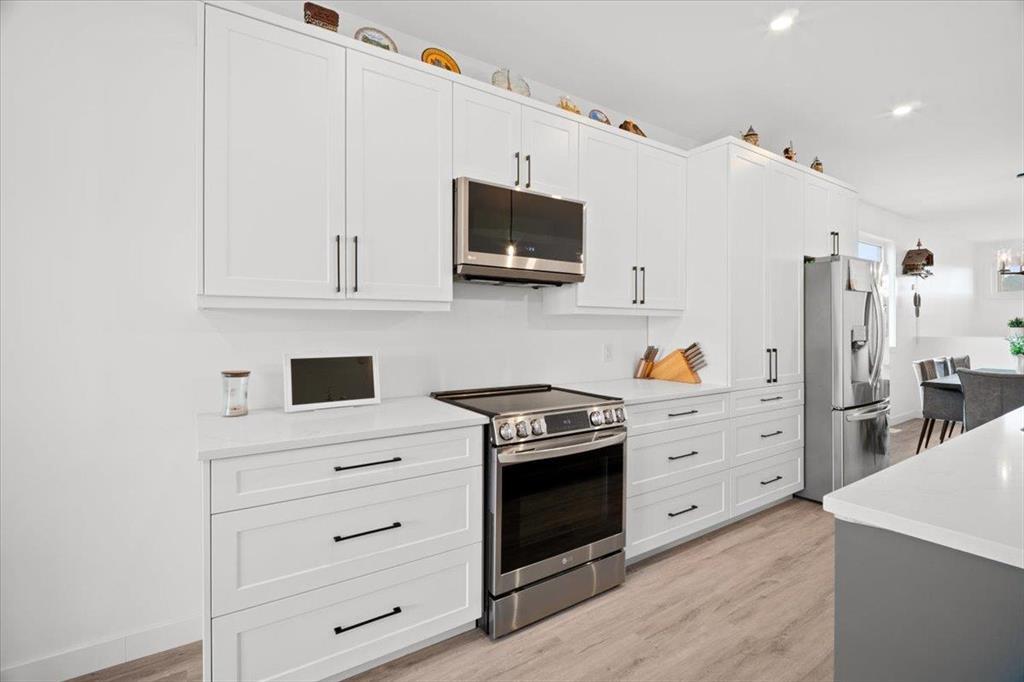 Photo 9 of 31 Prestwick Street, Niverville MB