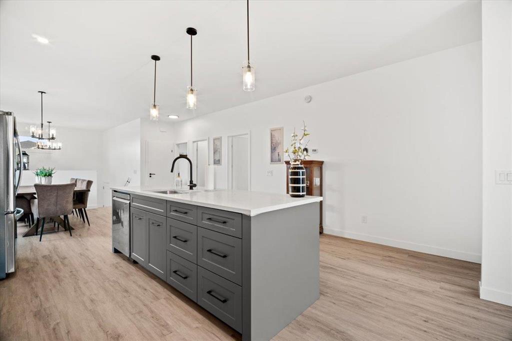 Photo 10 of 31 Prestwick Street, Niverville MB