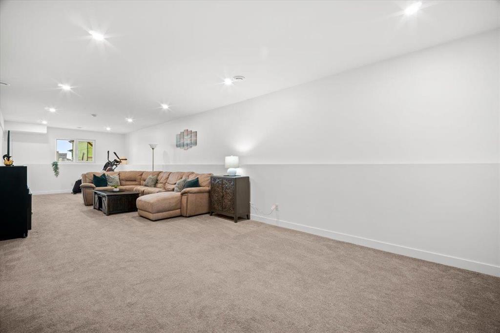 Photo 11 of 31 Prestwick Street, Niverville MB