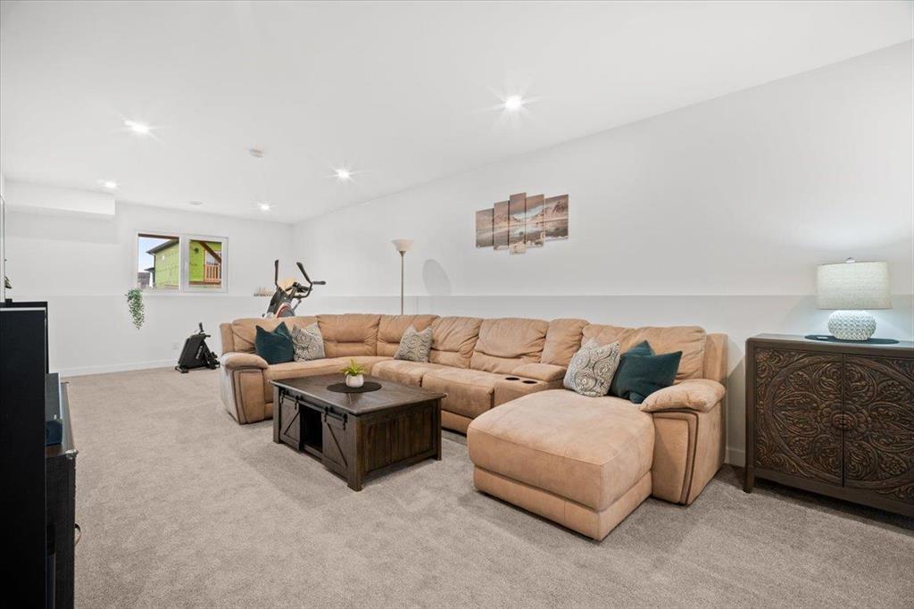 Photo 15 of 31 Prestwick Street, Niverville MB