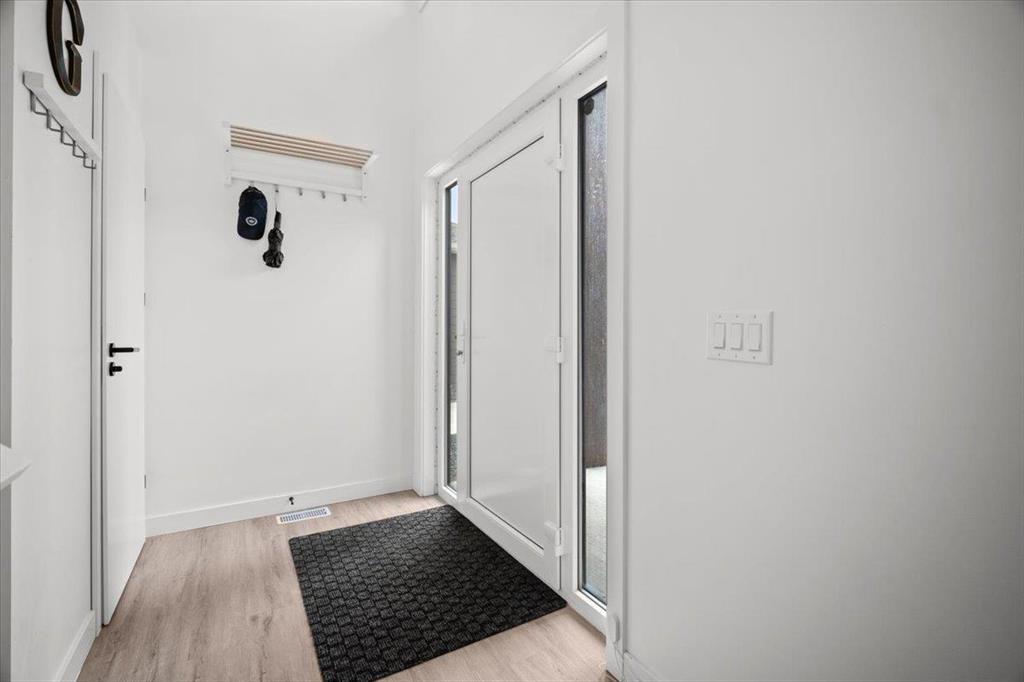 Photo 24 of 31 Prestwick Street, Niverville MB