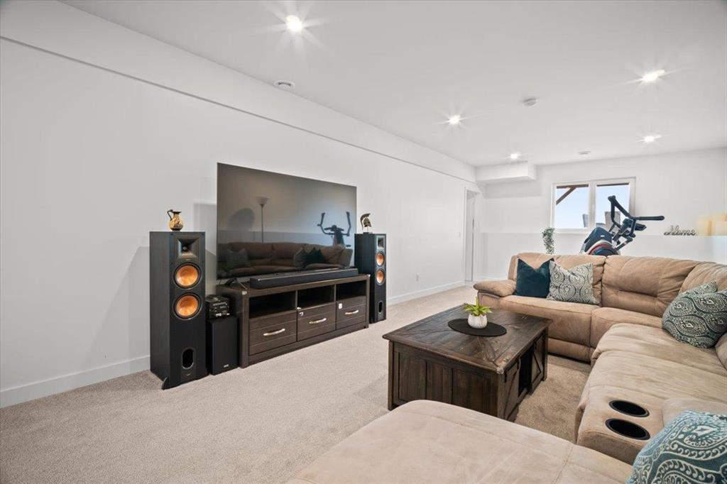 Photo 37 of 31 Prestwick Street, Niverville MB