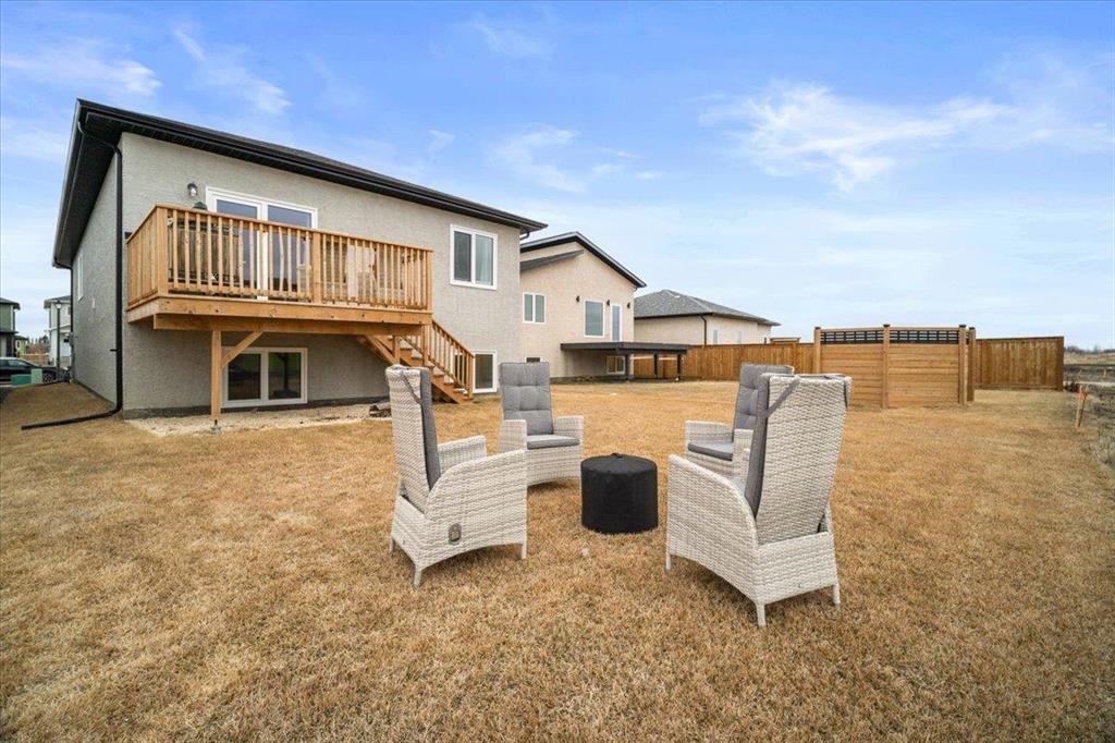 Photo 43 of 31 Prestwick Street, Niverville MB