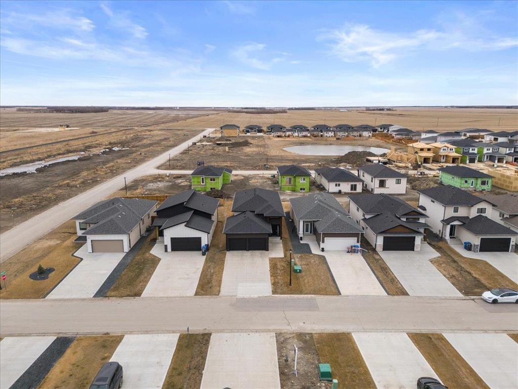 Photo 25 of 31 Prestwick Street, Niverville MB