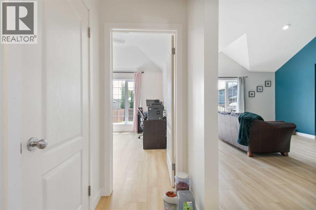 Photo 1 of 703 Northridge Avenue, Picture Butte AB
