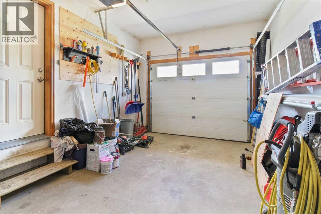 Photo 10 of 703 Northridge Avenue, Picture Butte AB