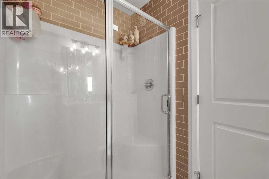 Photo 4 of 222 Aquila Drive Nw, Calgary AB