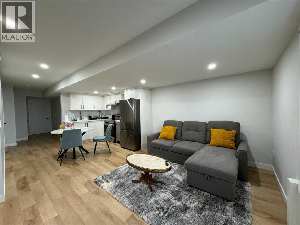 Photo 35 of 222 Aquila Drive Nw, Calgary AB