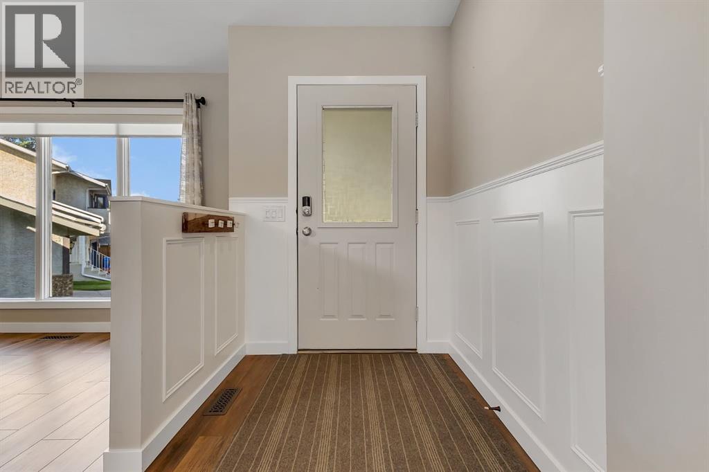 Photo 8 of 23 Sanderling Court, Calgary AB