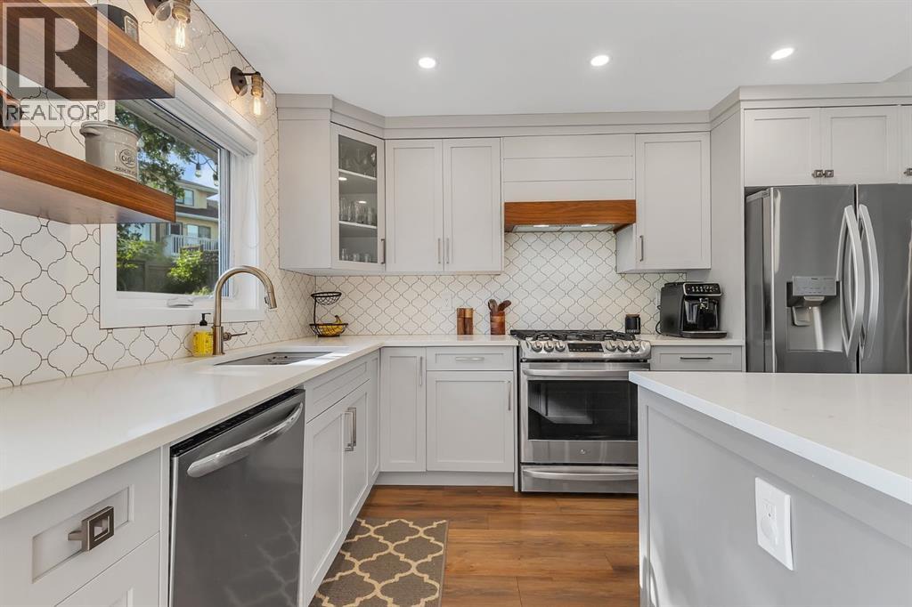 Photo 10 of 23 Sanderling Court, Calgary AB