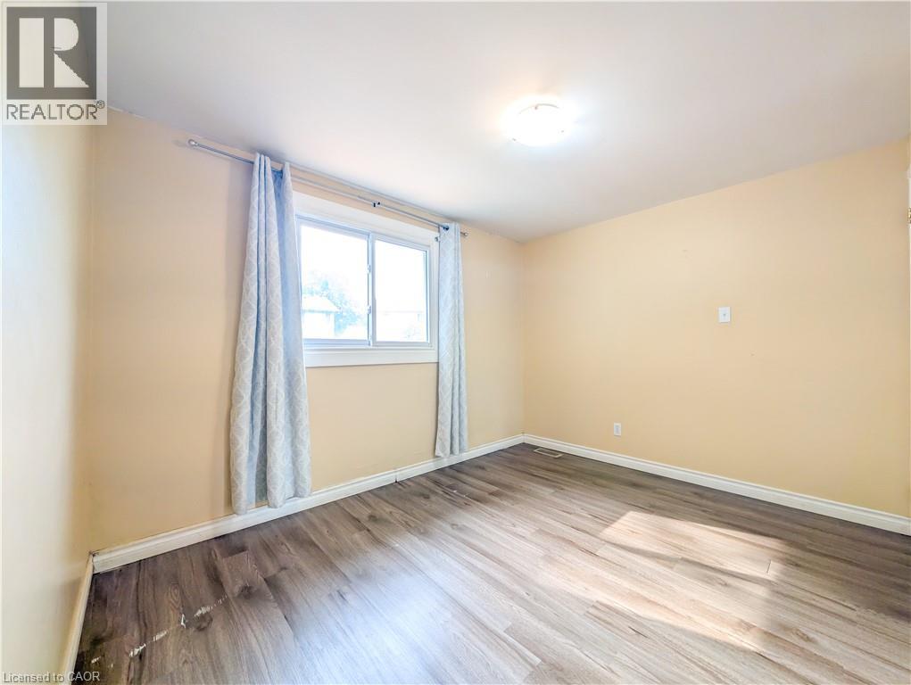 Photo 7 of 230 Linden Drive, Cambridge ON
