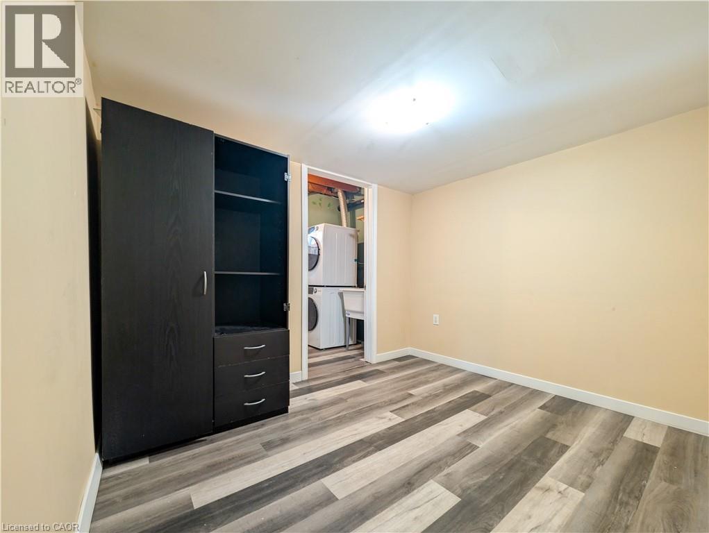 Photo 16 of 230 Linden Drive, Cambridge ON