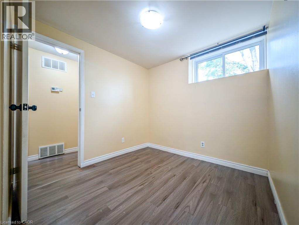 Photo 8 of 230 Linden Drive, Cambridge ON