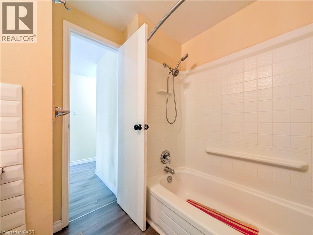 Photo 11 of 230 Linden Drive, Cambridge ON