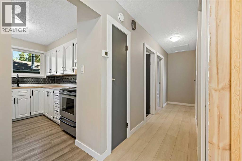 Photo 3 of 4524 Fordham Crescent Se, Calgary AB