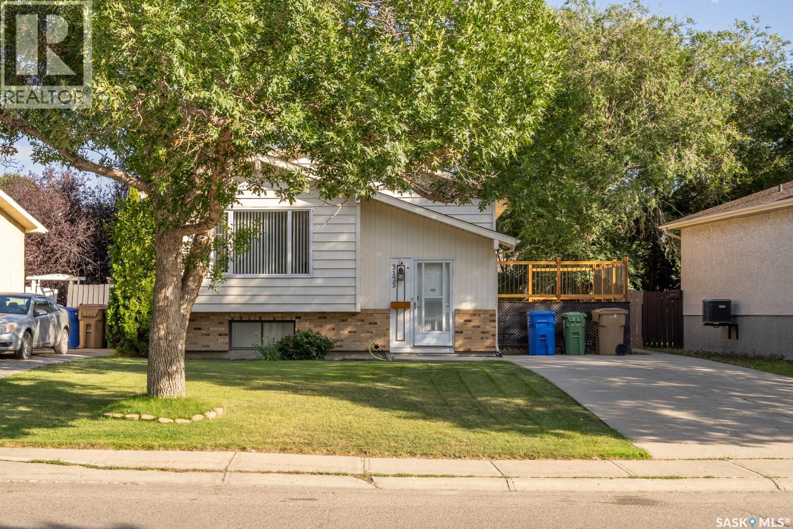 Photo 5 of 3123 Jenkins Drive E, Regina SK