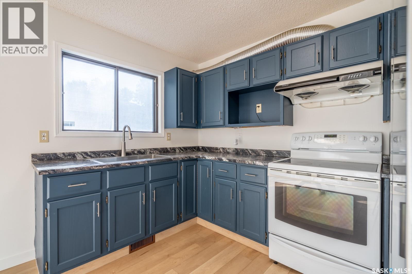 Photo 10 of 3123 Jenkins Drive E, Regina SK