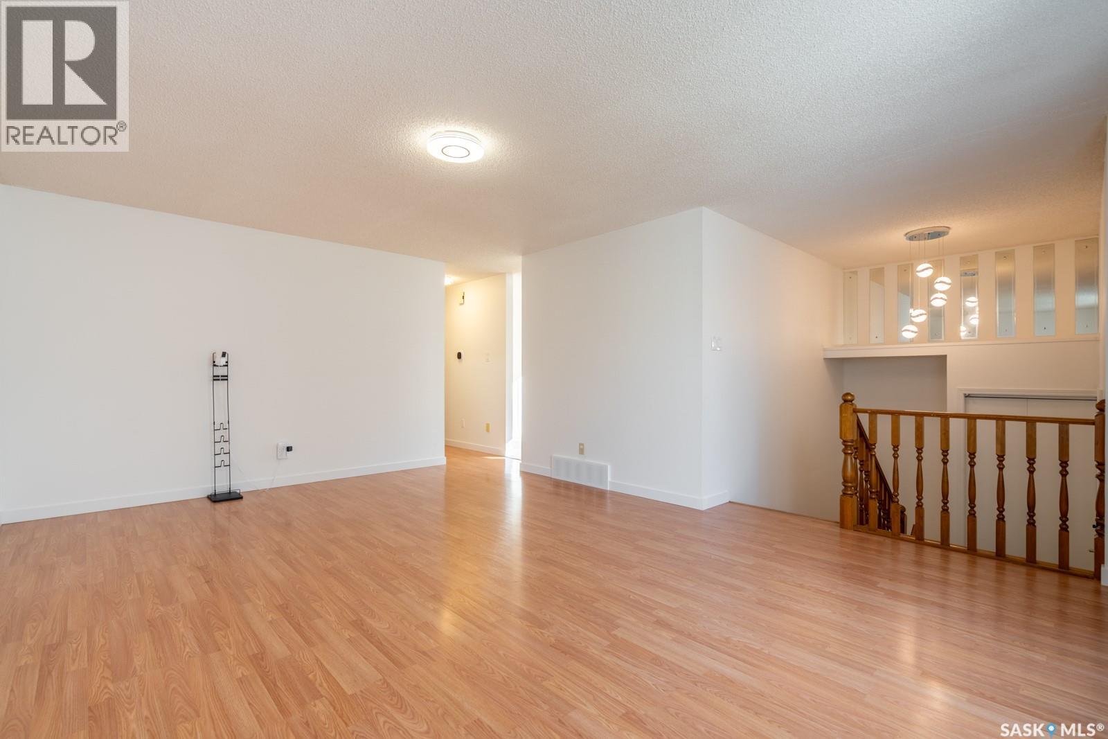 Photo 4 of 3123 Jenkins Drive E, Regina SK