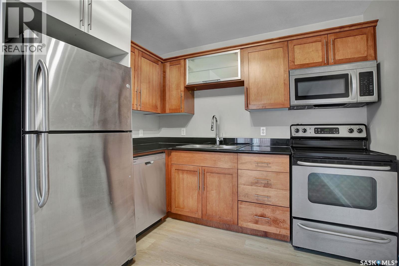Photo 12 of 8 2301 7th Street E, Saskatoon SK