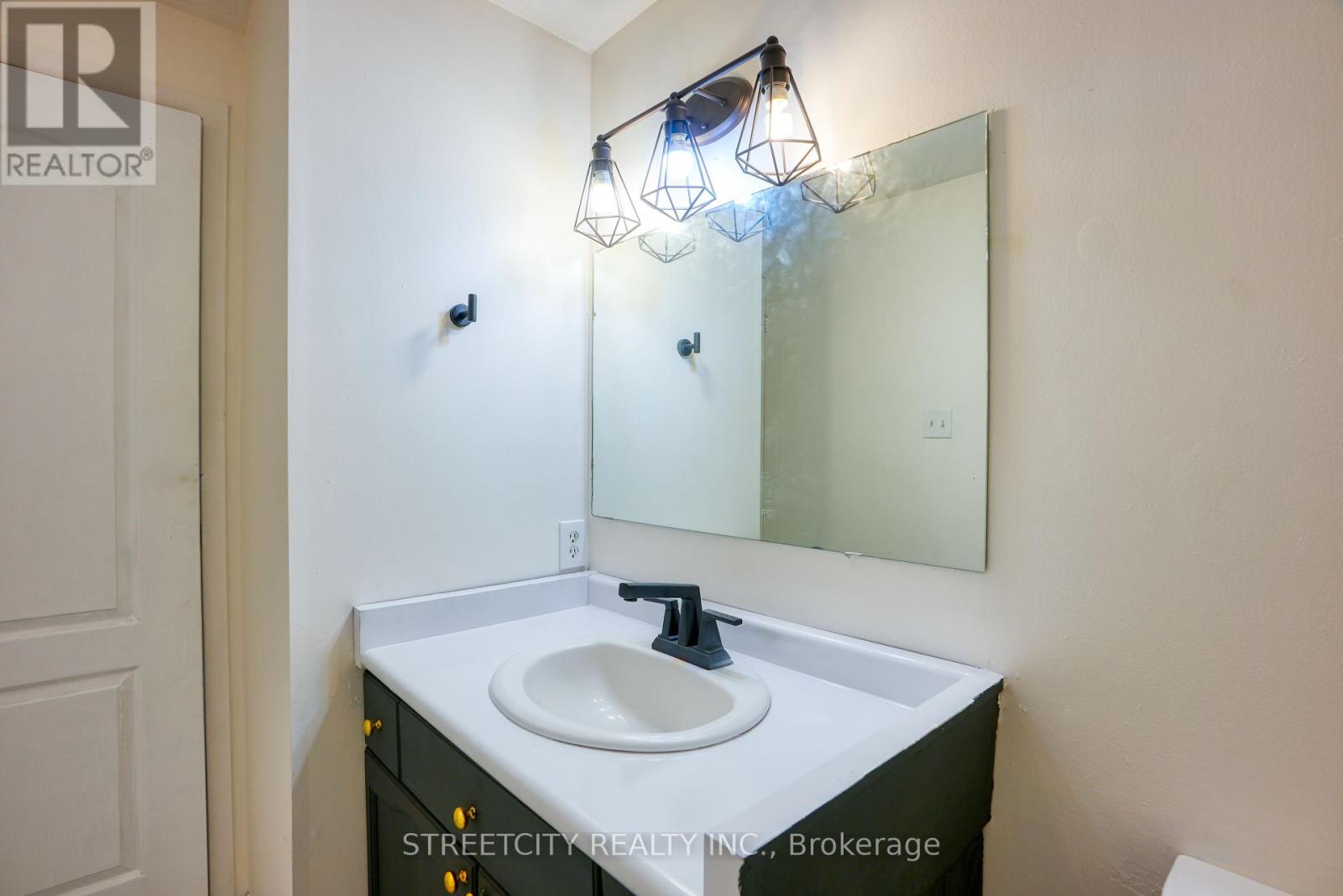 Photo 18 of 25 45 Gatewood Place, London East ON