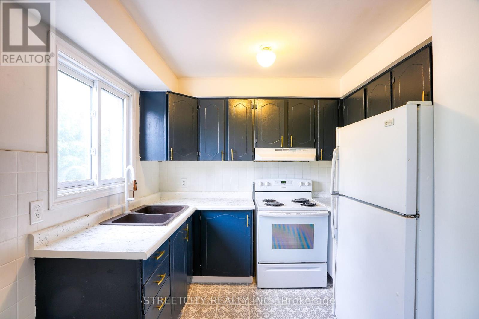 Photo 5 of 25 45 Gatewood Place, London East ON
