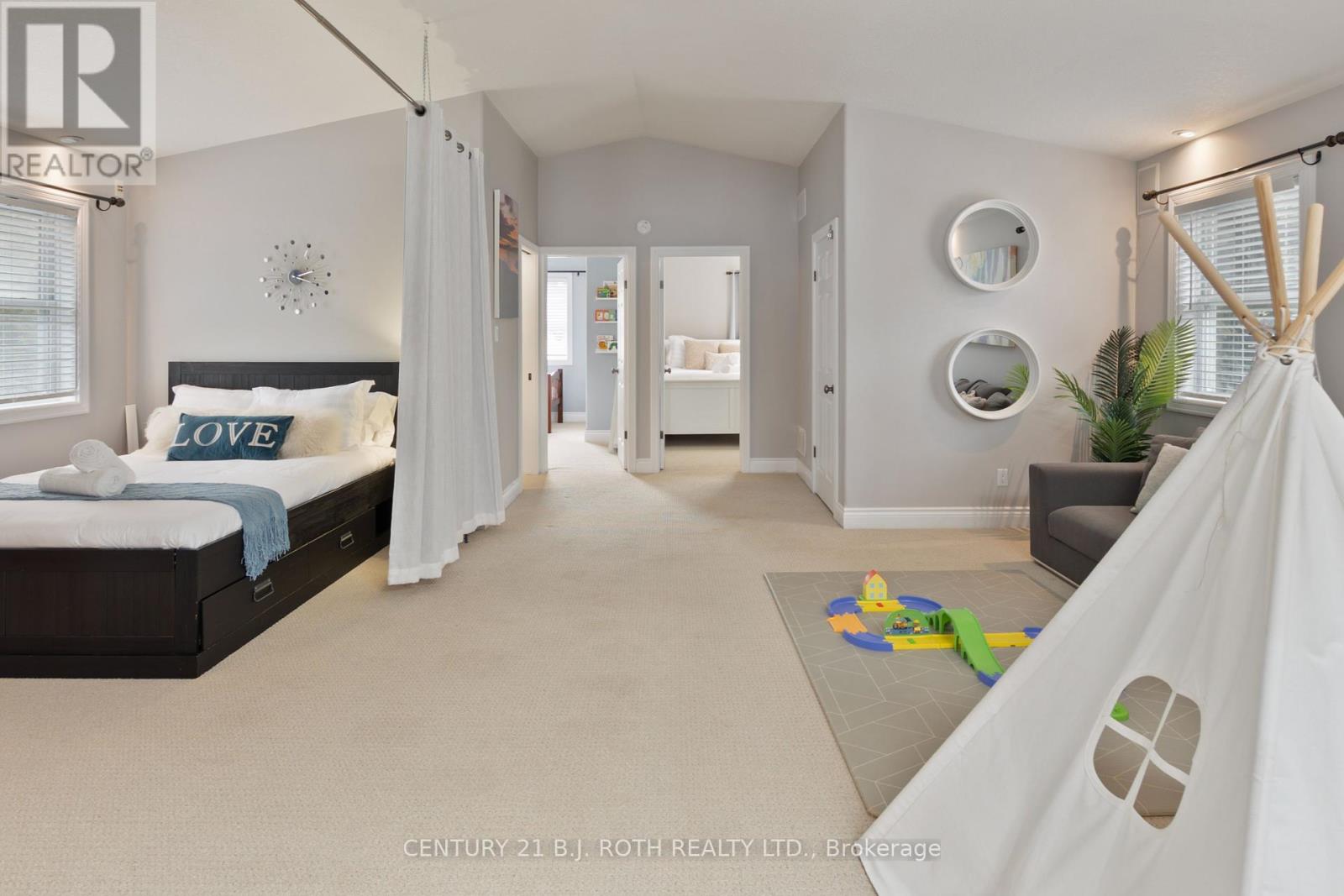 Photo 36 of 58 White Oaks Road, Barrie ON