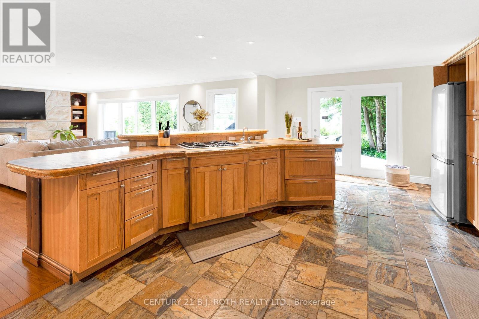 Photo 4 of 58 White Oaks Road, Barrie ON