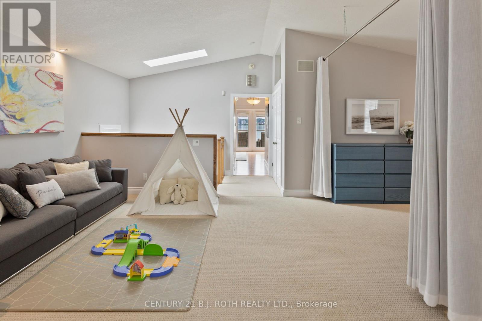 Photo 32 of 58 White Oaks Road, Barrie ON