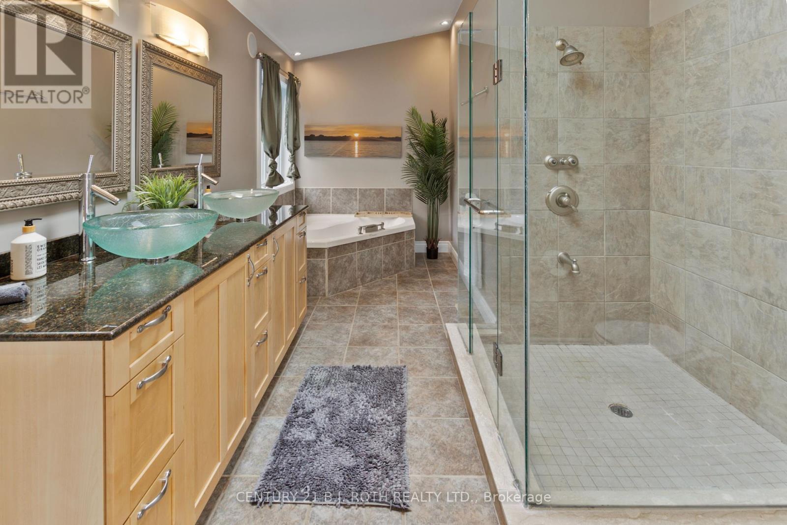 Photo 41 of 58 White Oaks Road, Barrie ON
