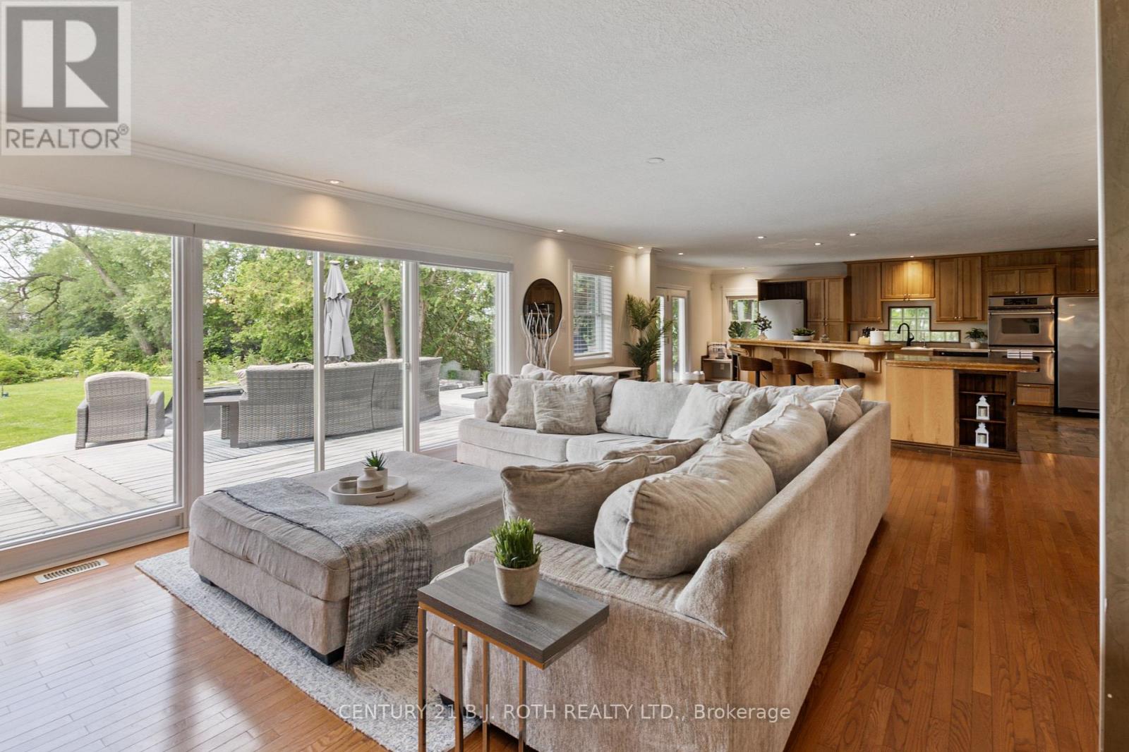 Photo 10 of 58 White Oaks Road, Barrie ON