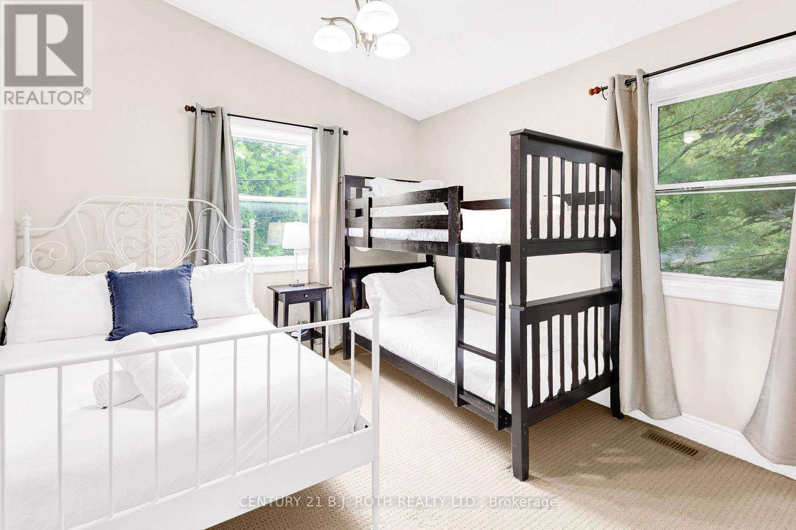 Photo 22 of 58 White Oaks Road, Barrie ON