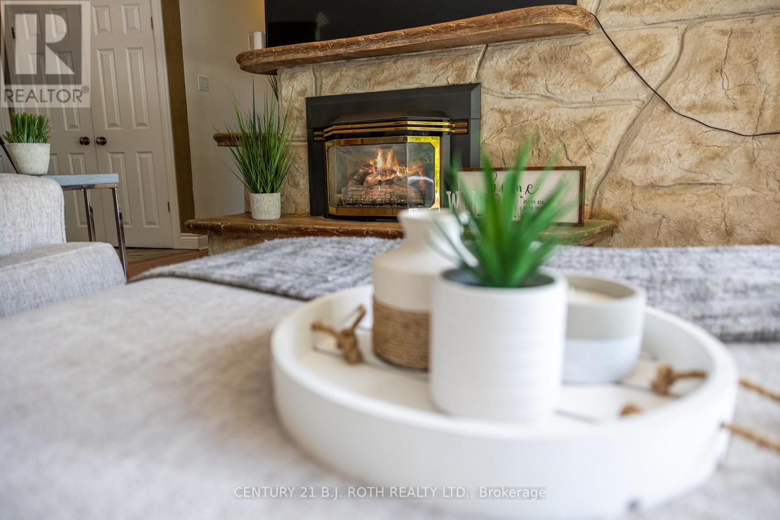Photo 9 of 58 White Oaks Road, Barrie ON