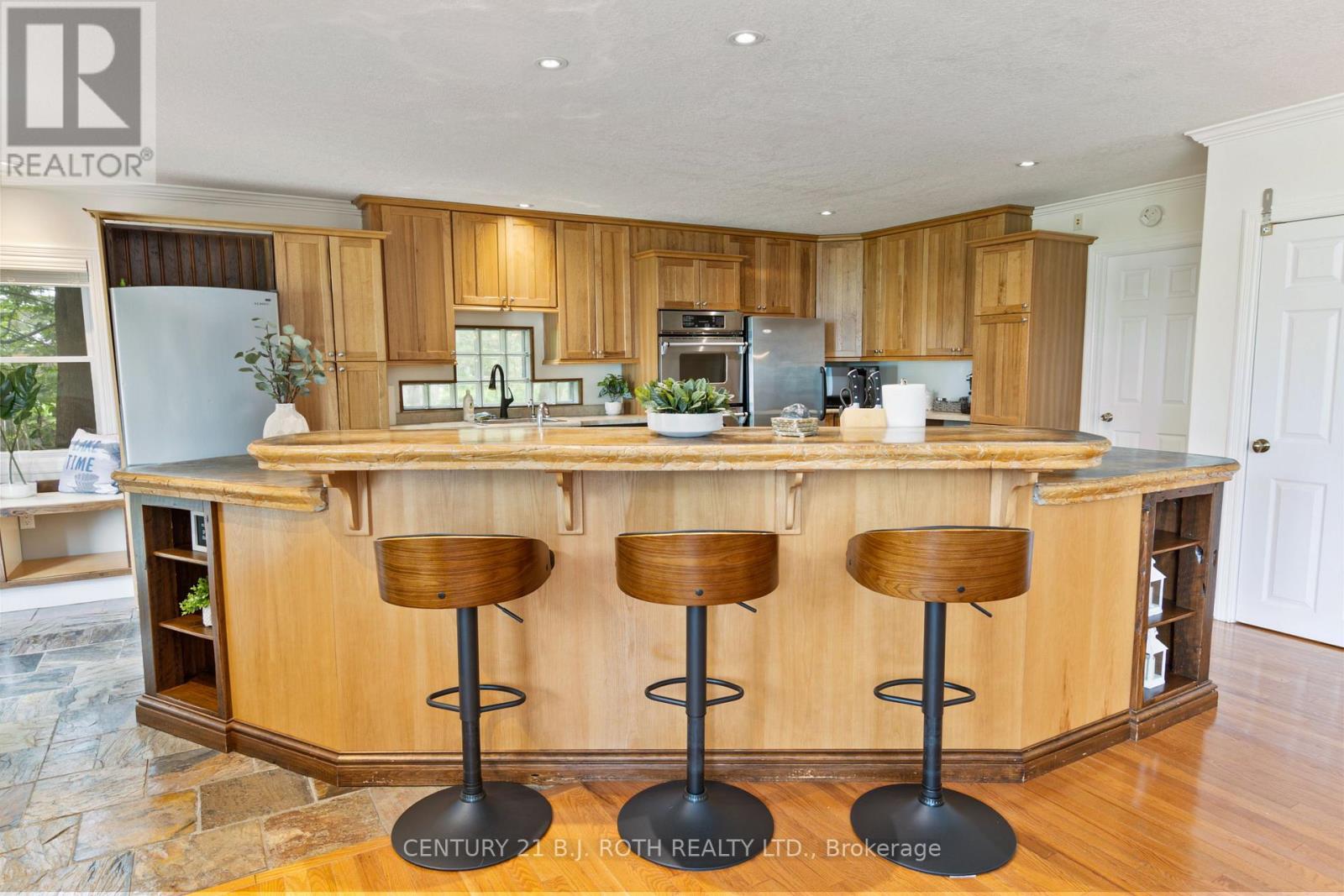 Photo 5 of 58 White Oaks Road, Barrie ON