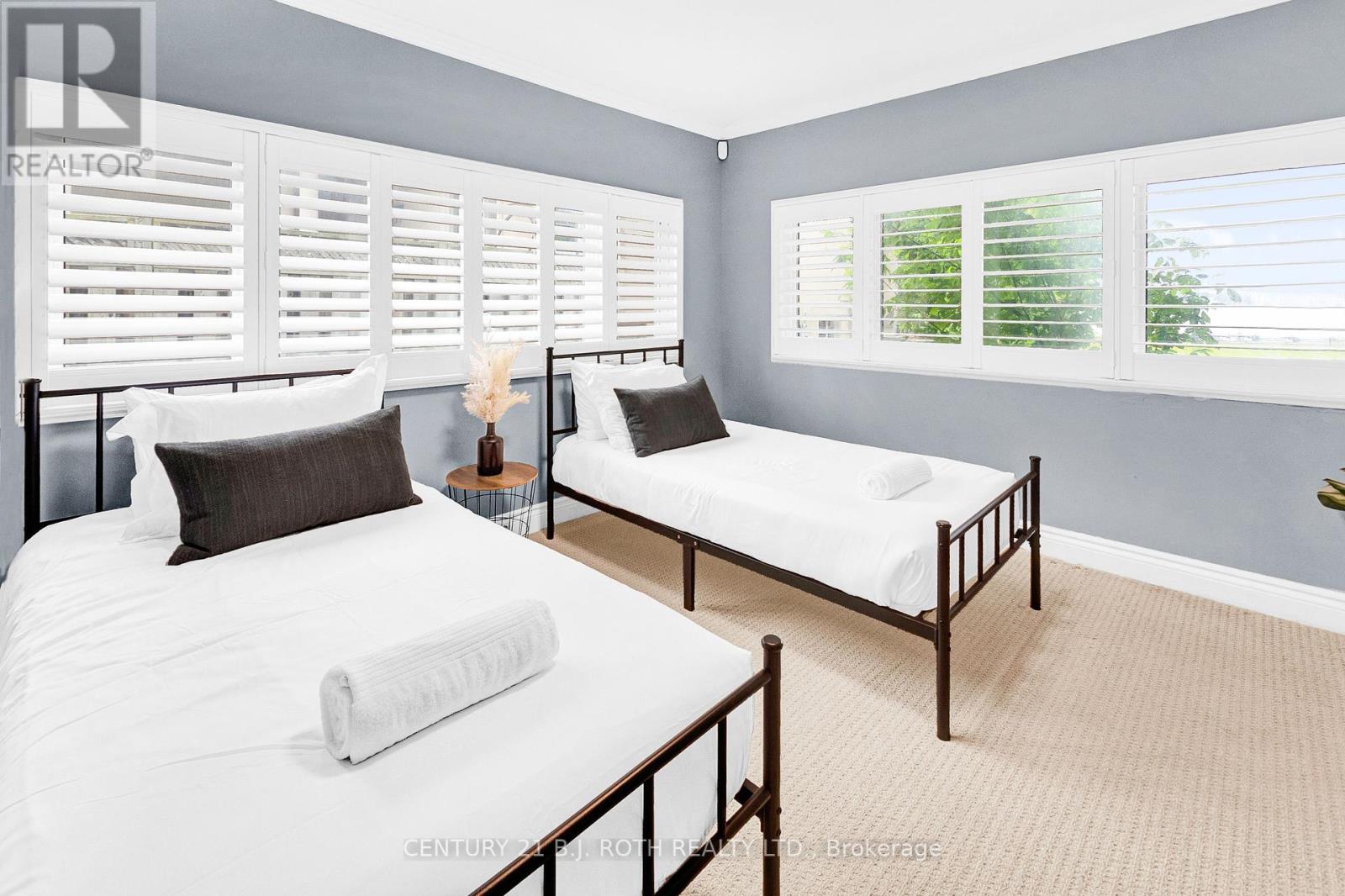 Photo 19 of 58 White Oaks Road, Barrie ON
