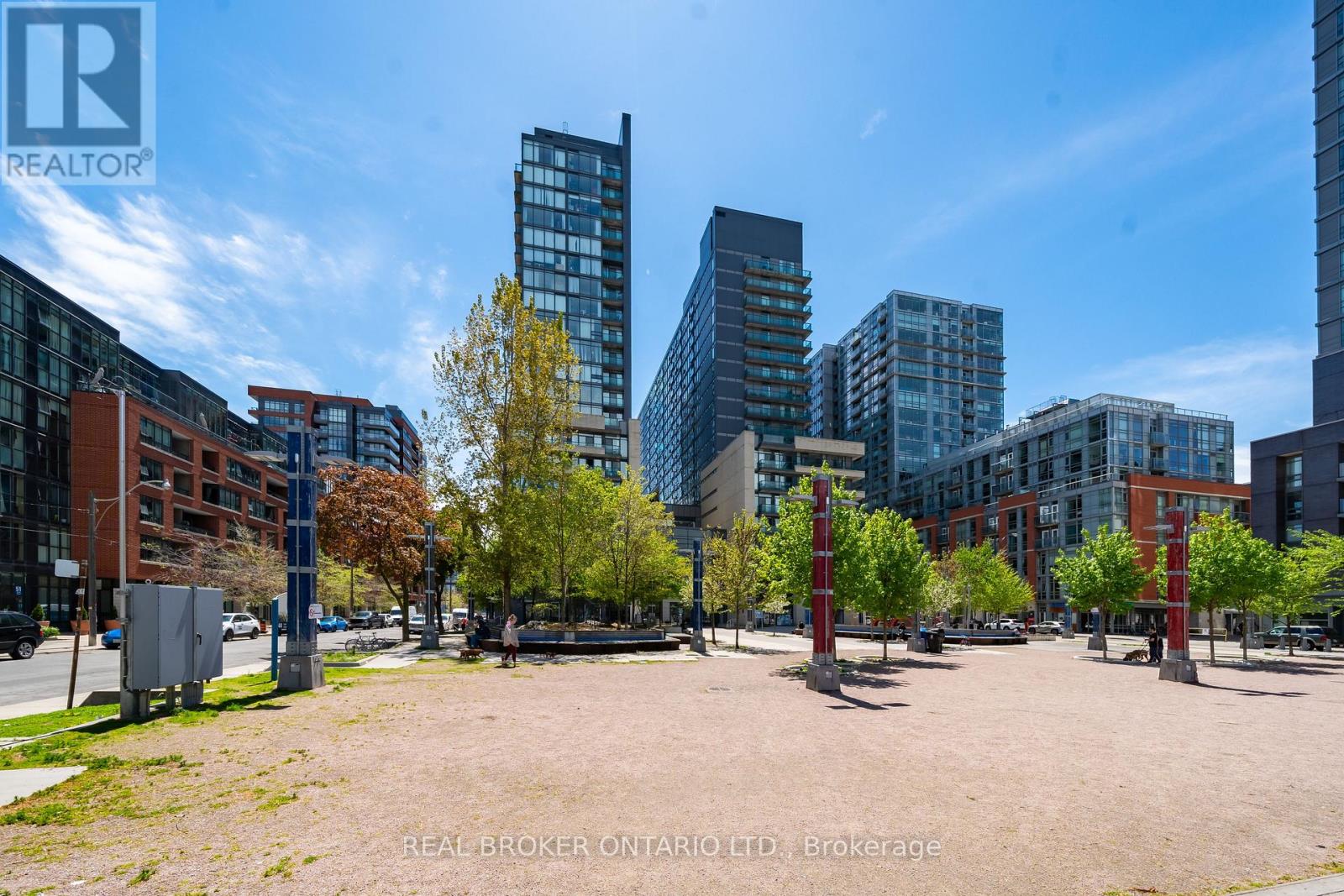 Photo 14 of 908 E 36 Lisgar Street, Toronto ON