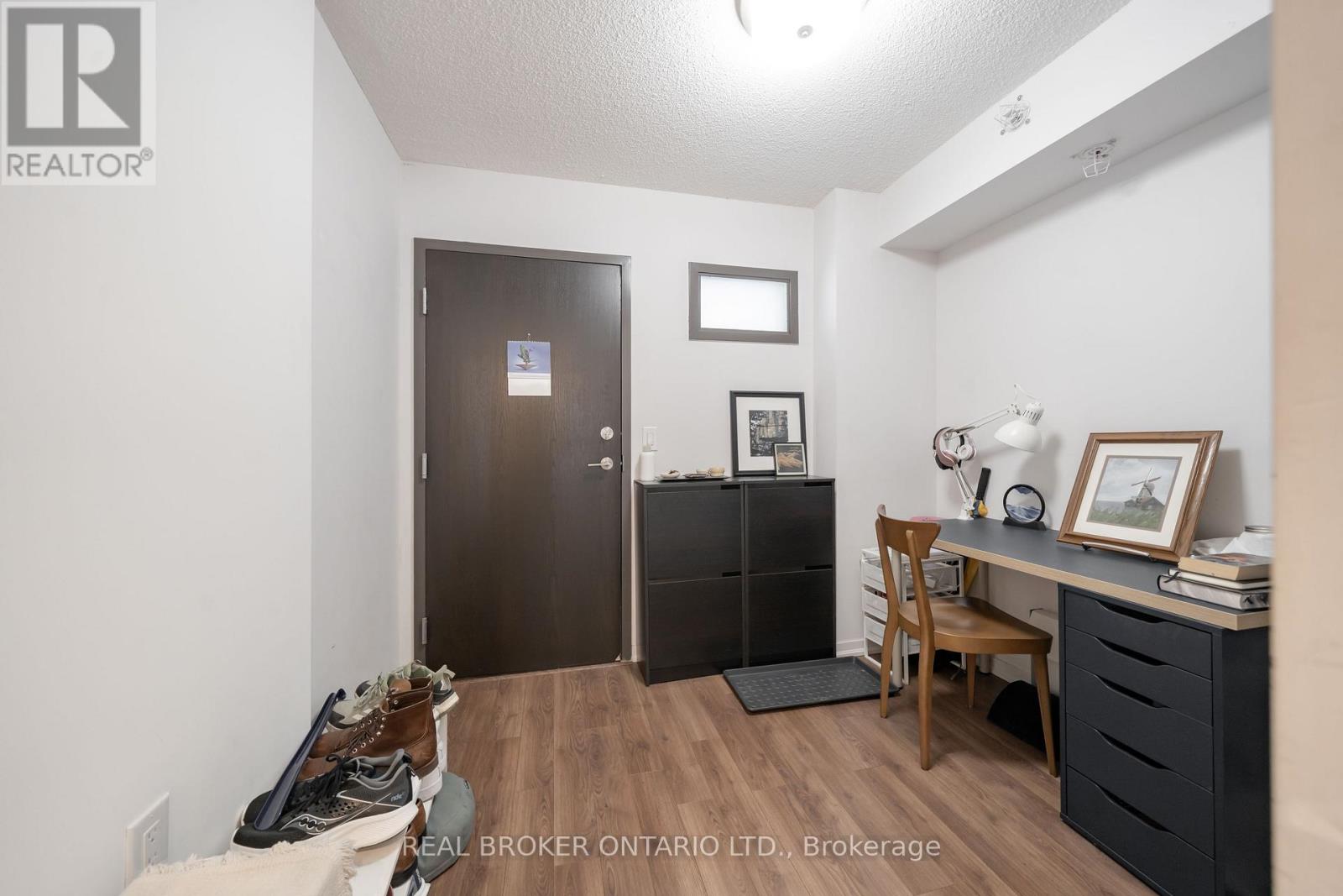Photo 12 of 908 E 36 Lisgar Street, Toronto ON