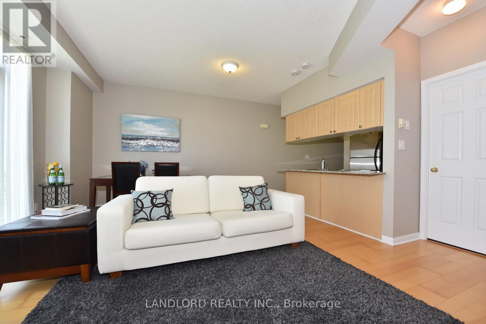 Photo 4 of 657 38 Stadium Road, Toronto ON