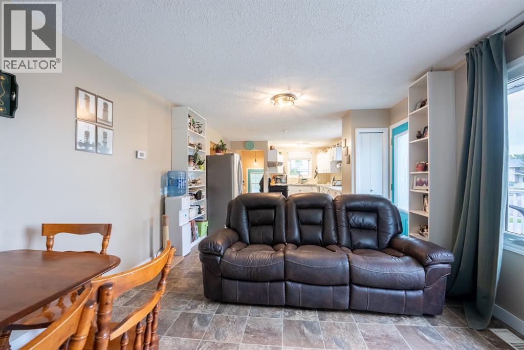 Photo 14 of 5007 43 Avenue, Taber AB