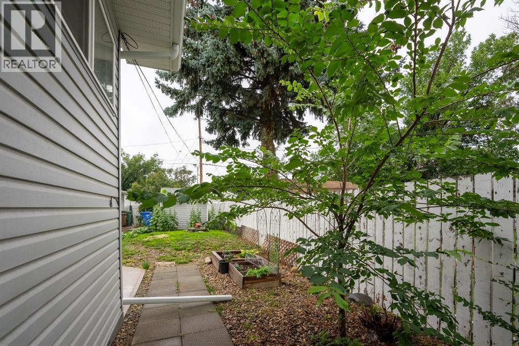 Photo 16 of 5007 43 Avenue, Taber AB