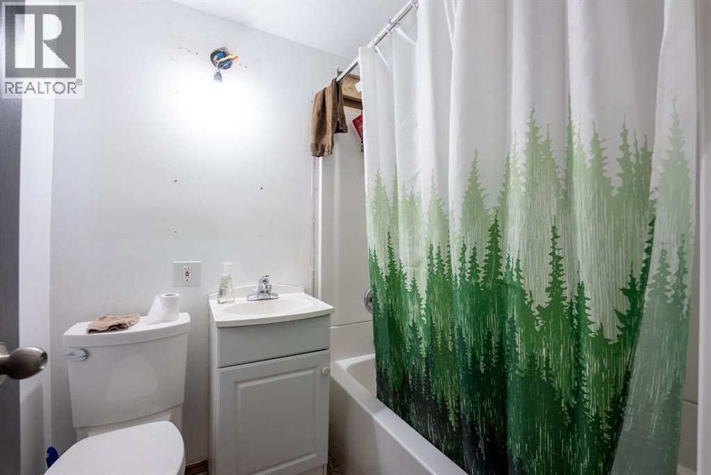 Photo 3 of 5007 43 Avenue, Taber AB