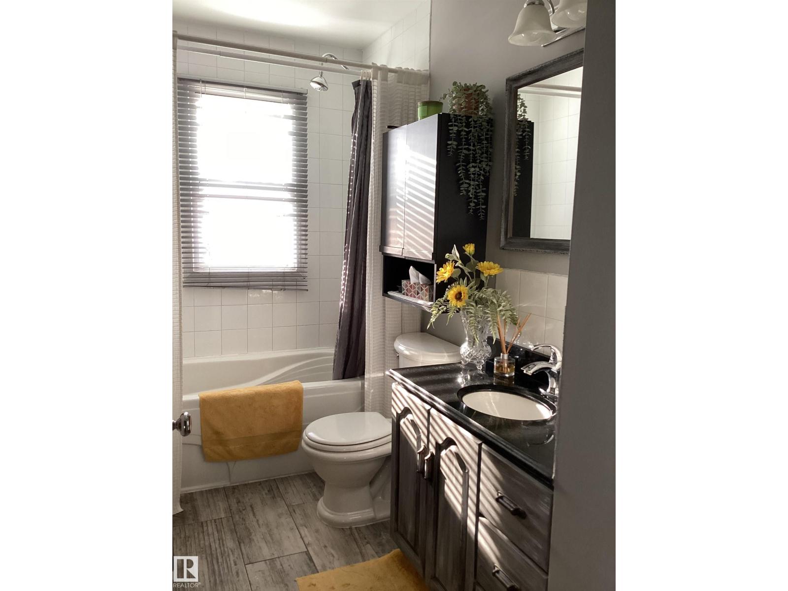 Photo 6 of 9135 155 St Nw, Edmonton AB