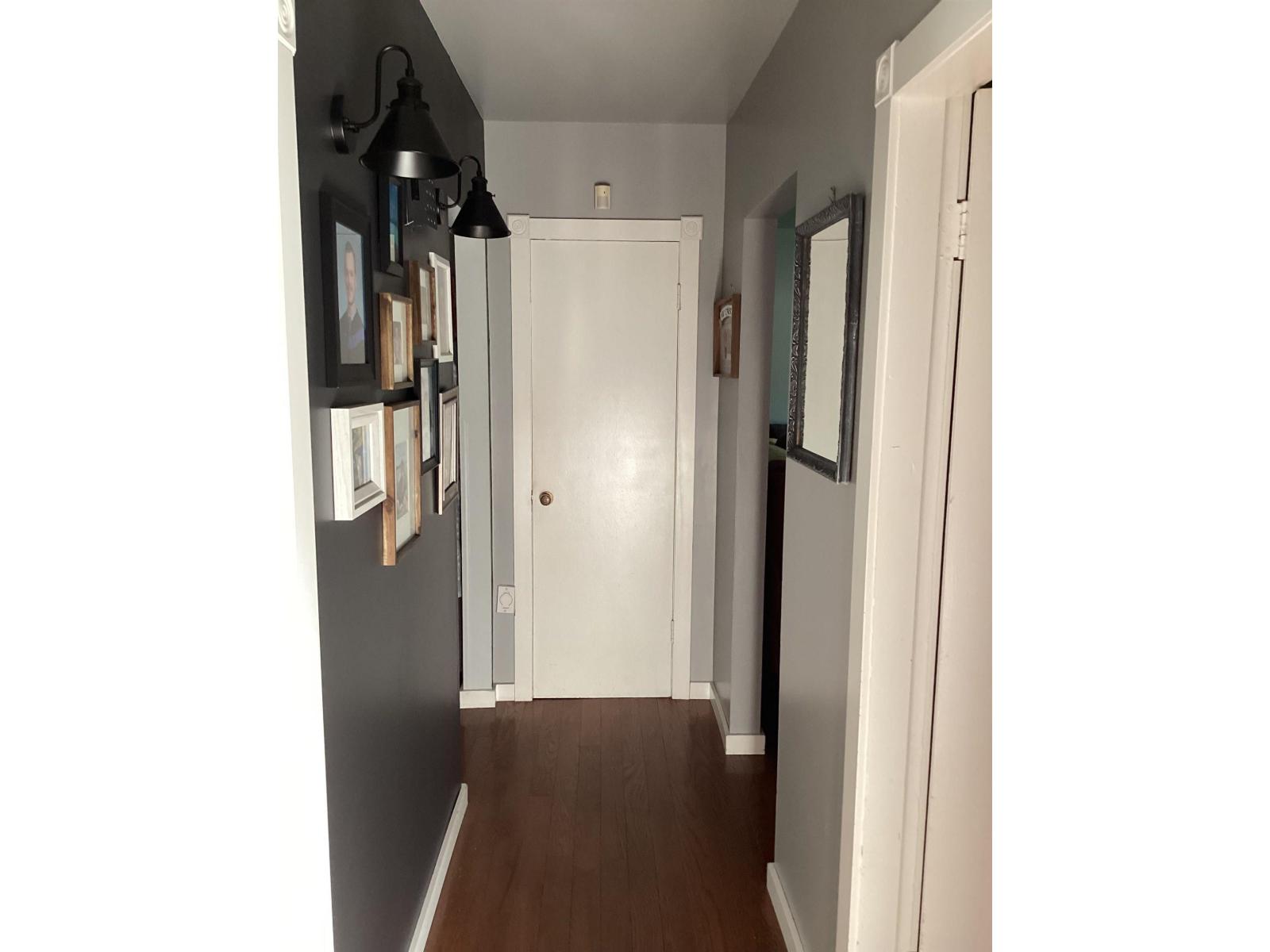 Photo 3 of 9135 155 St Nw, Edmonton AB