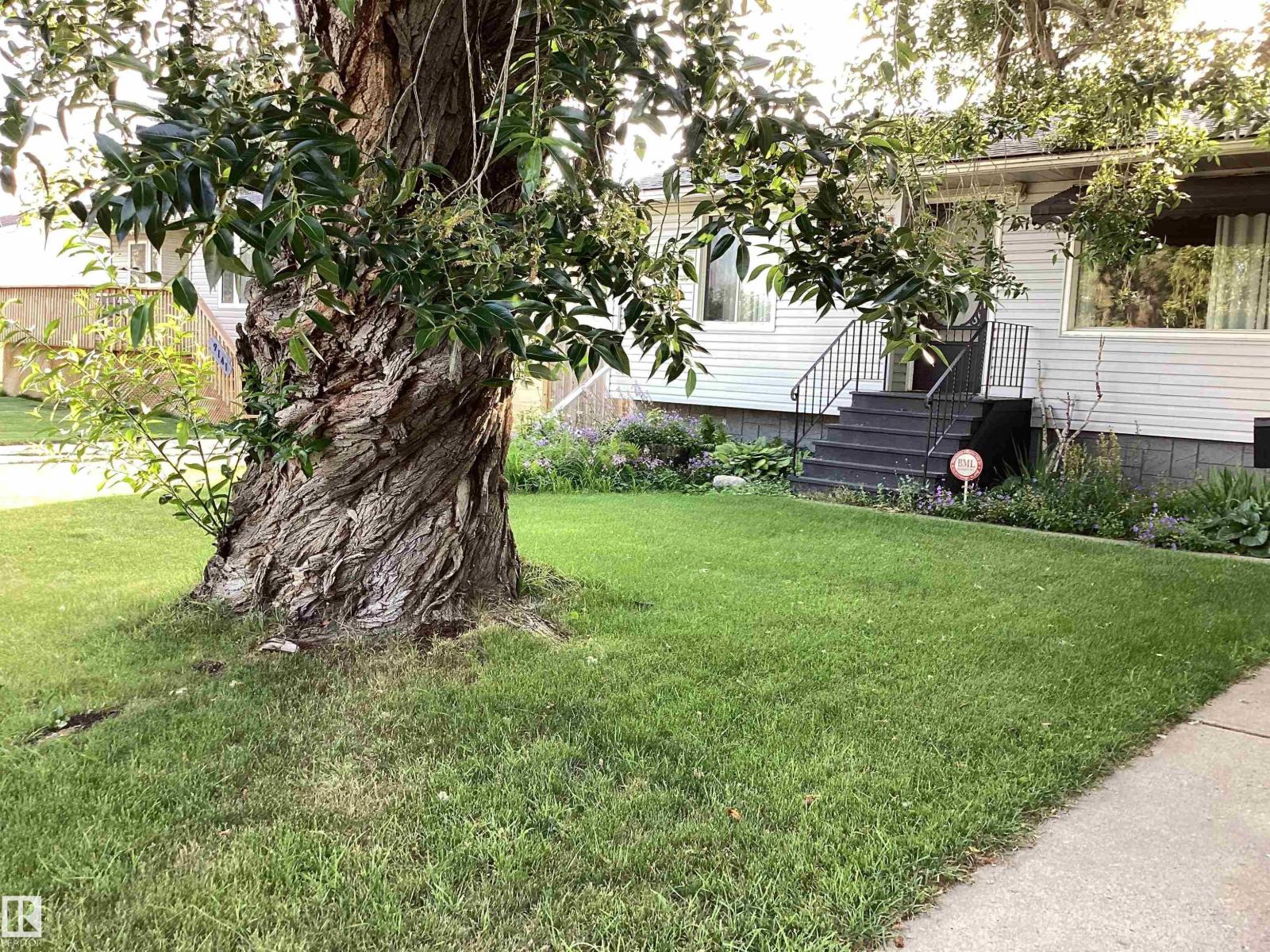 Photo 7 of 9135 155 St Nw, Edmonton AB