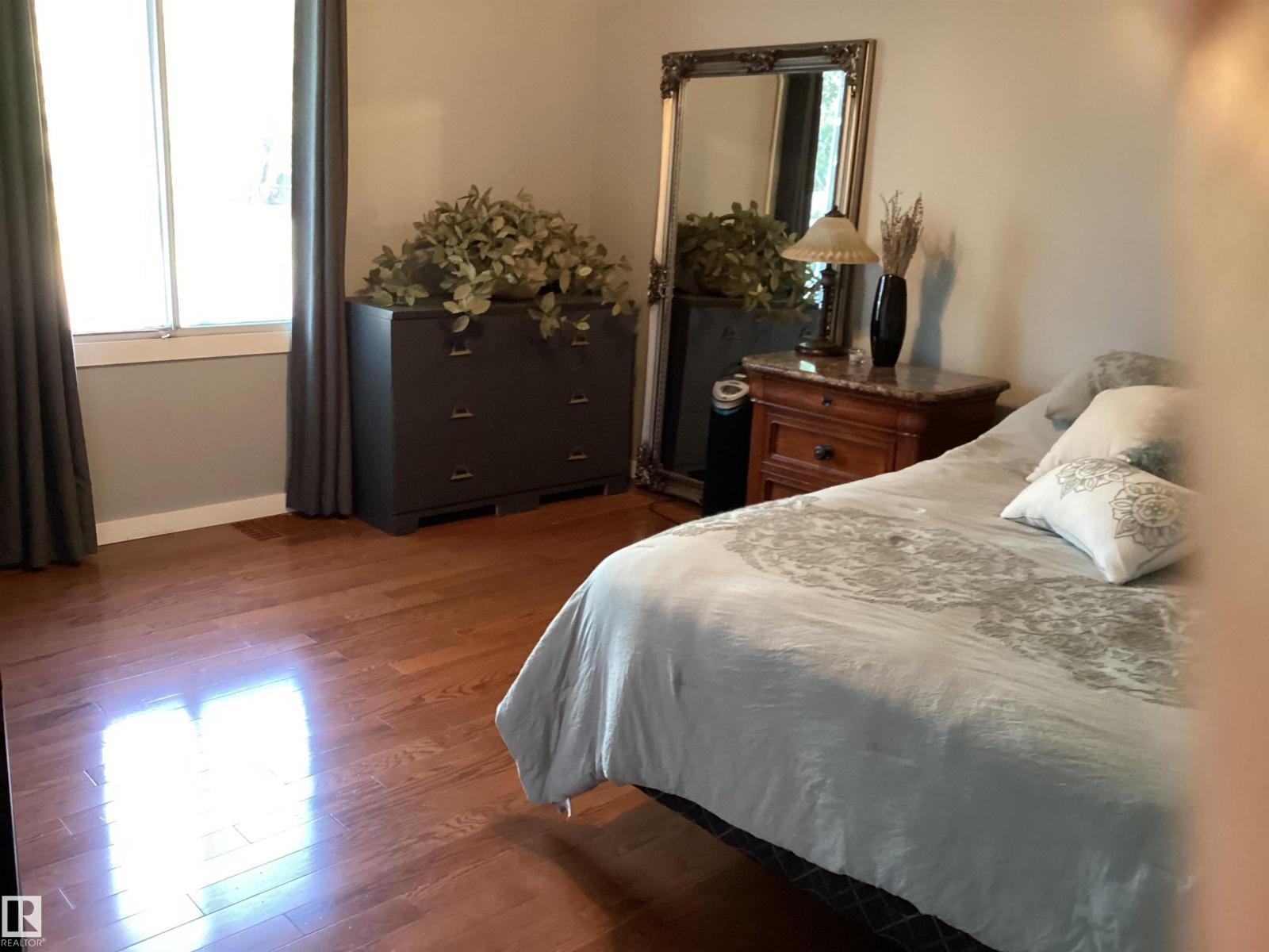 Photo 1 of 9135 155 St Nw, Edmonton AB