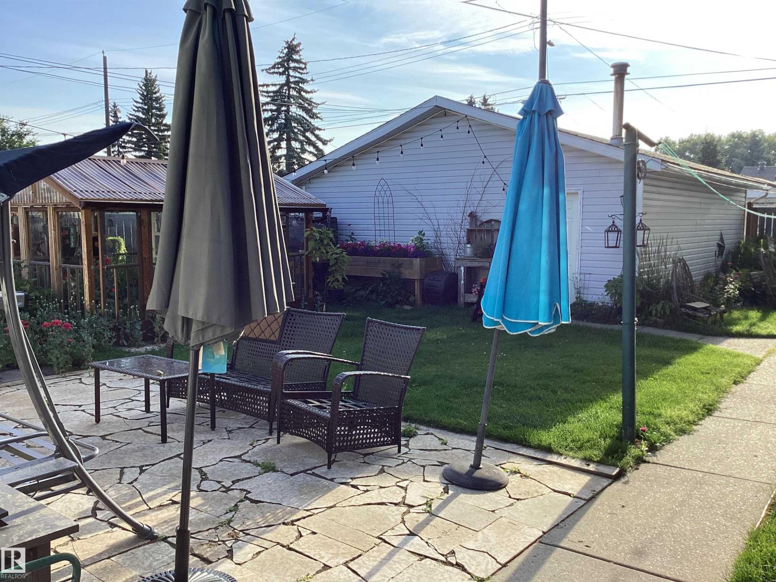 Photo 2 of 9135 155 St Nw, Edmonton AB