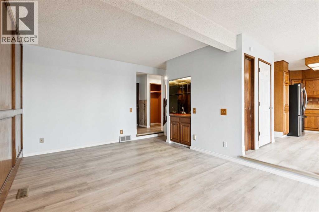 Photo 13 of 131 Macewan Glen Place Nw, Calgary AB