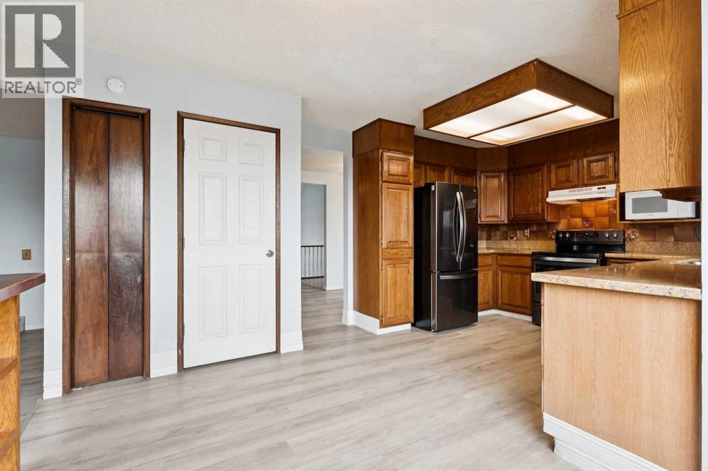 Photo 33 of 131 Macewan Glen Place Nw, Calgary AB